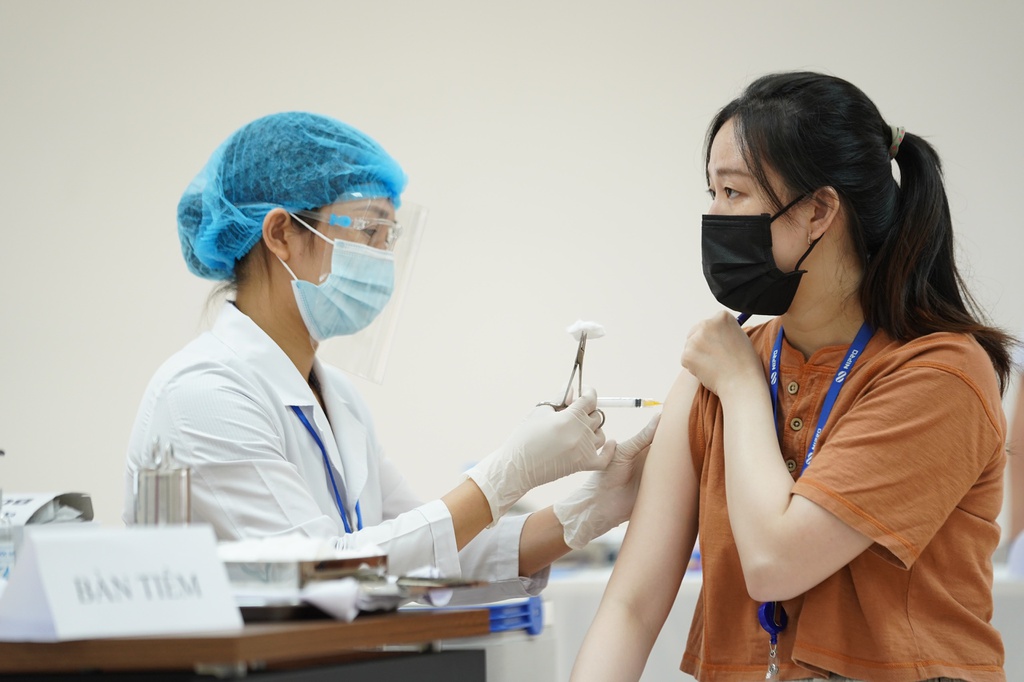 Hình ảnh Tiêm vắc-xin Astrazeneca COVID-19 Tại Việt Nam